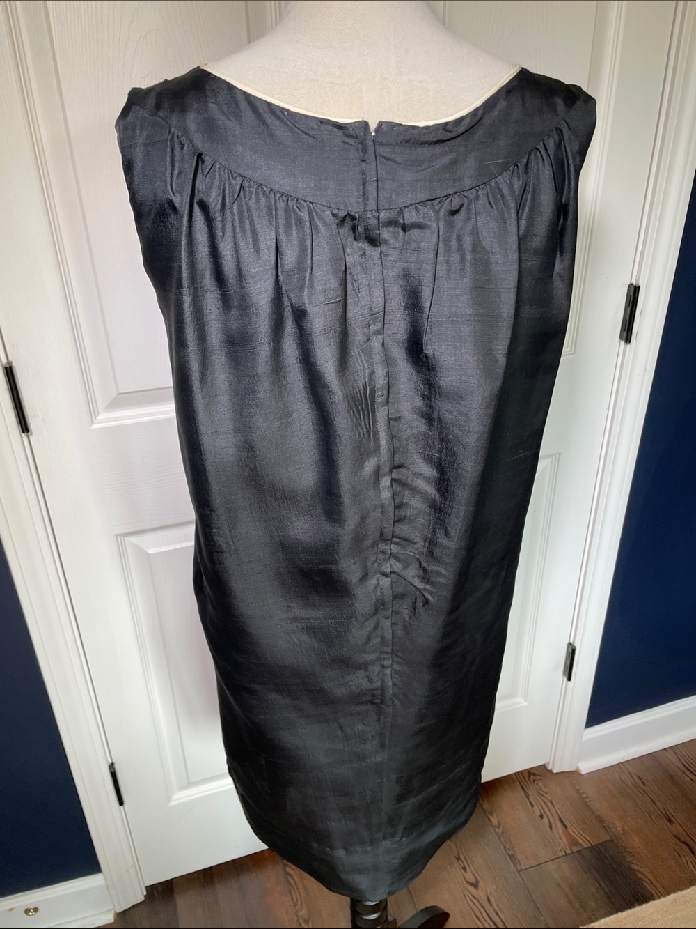 Vintage 60s Raw Silk Handmade Black Sleeveless Sheath Midi Dress Size 8 - Picture 5 of 10
